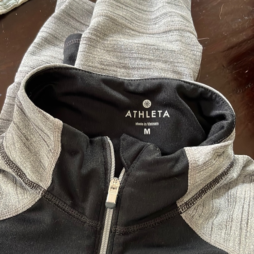 Athleta half zip pullover black and/grey sz M